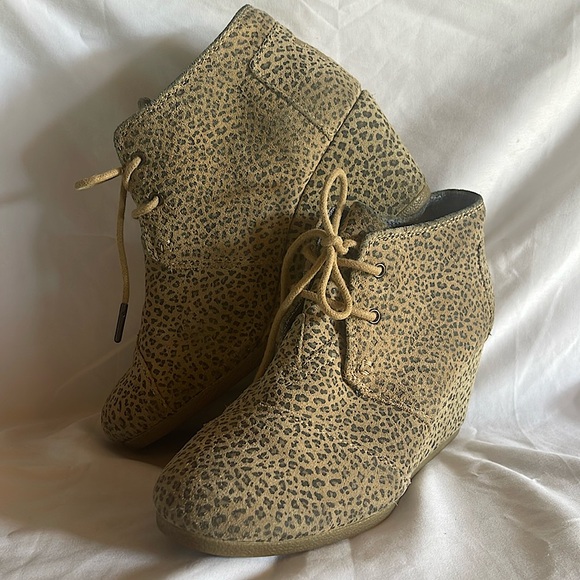 Tom’s cheetah bootie size 7 (Desert Wedge Suede) - Picture 2 of 5